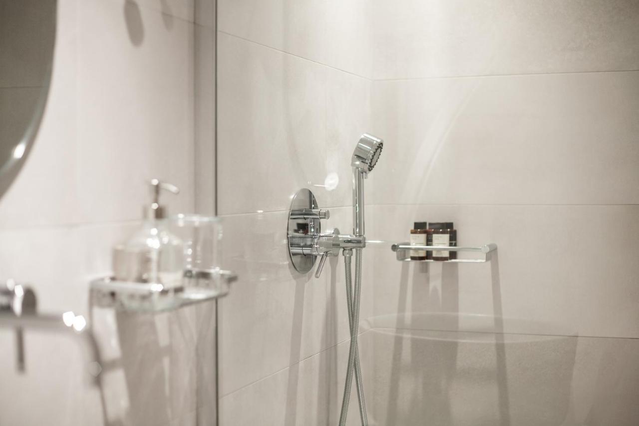 Marvelous 2Br Apartments With Balcony By Upstreet アテネ エクステリア 写真