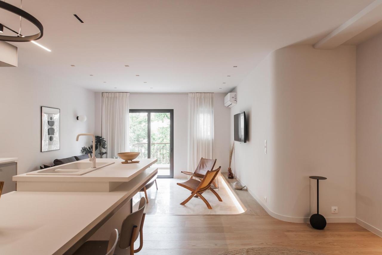 Marvelous 2Br Apartments With Balcony By Upstreet アテネ エクステリア 写真