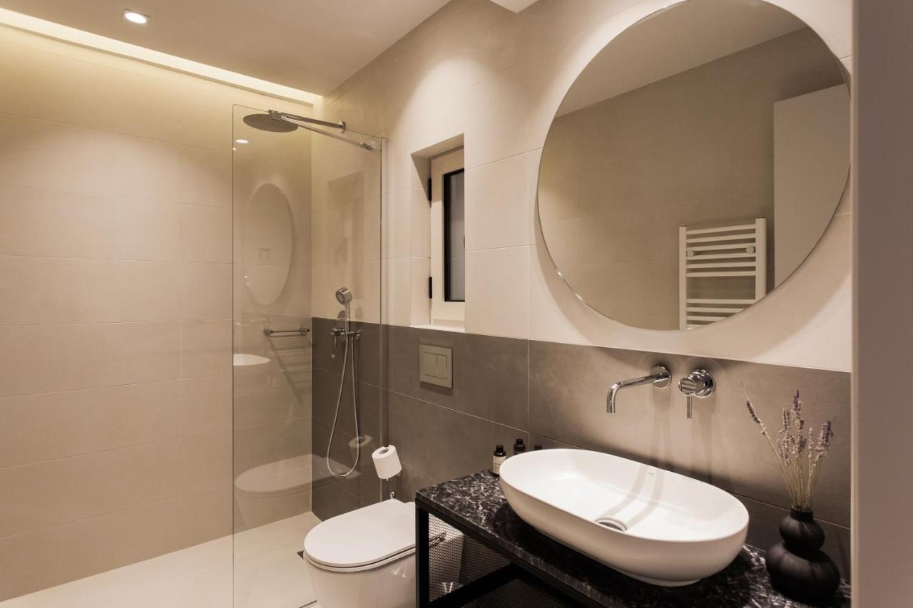 Marvelous 2Br Apartments With Balcony By Upstreet アテネ エクステリア 写真