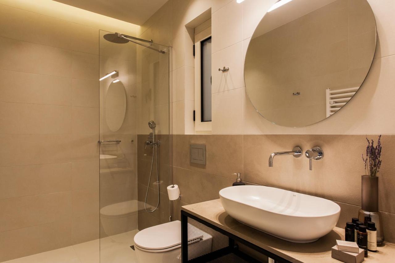 Marvelous 2Br Apartments With Balcony By Upstreet アテネ エクステリア 写真